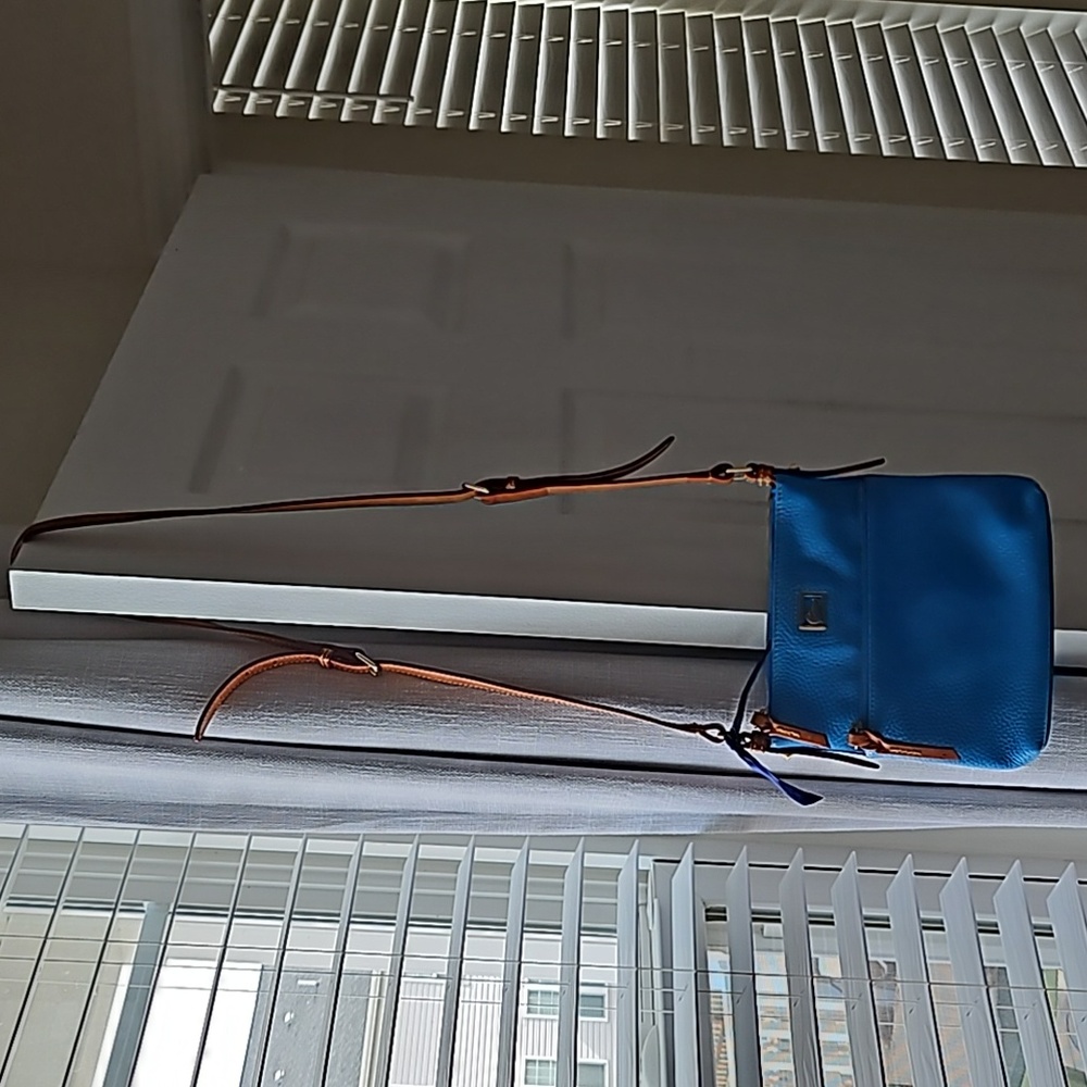 Dooney & Bourke Dillen Letter Carrier in vibrant blue - Picture 5 of 8
